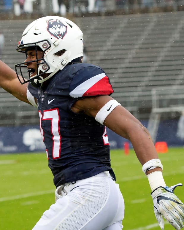 UConn Defender Omar Fortt